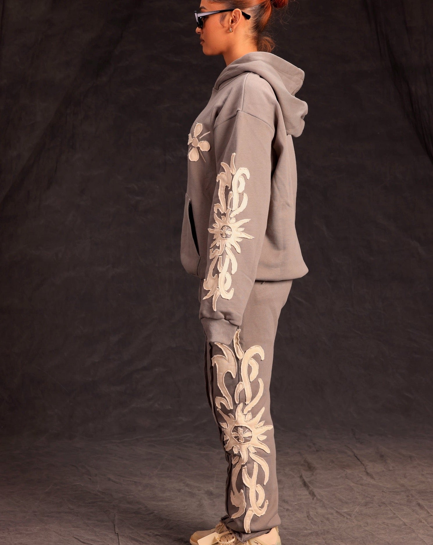 "SUN FLAME" SWEATPANTS - GREY